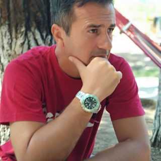George Stavrinos photo