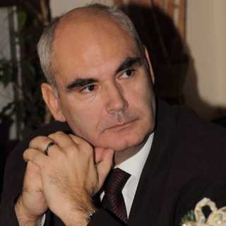 Tibor Gll photo